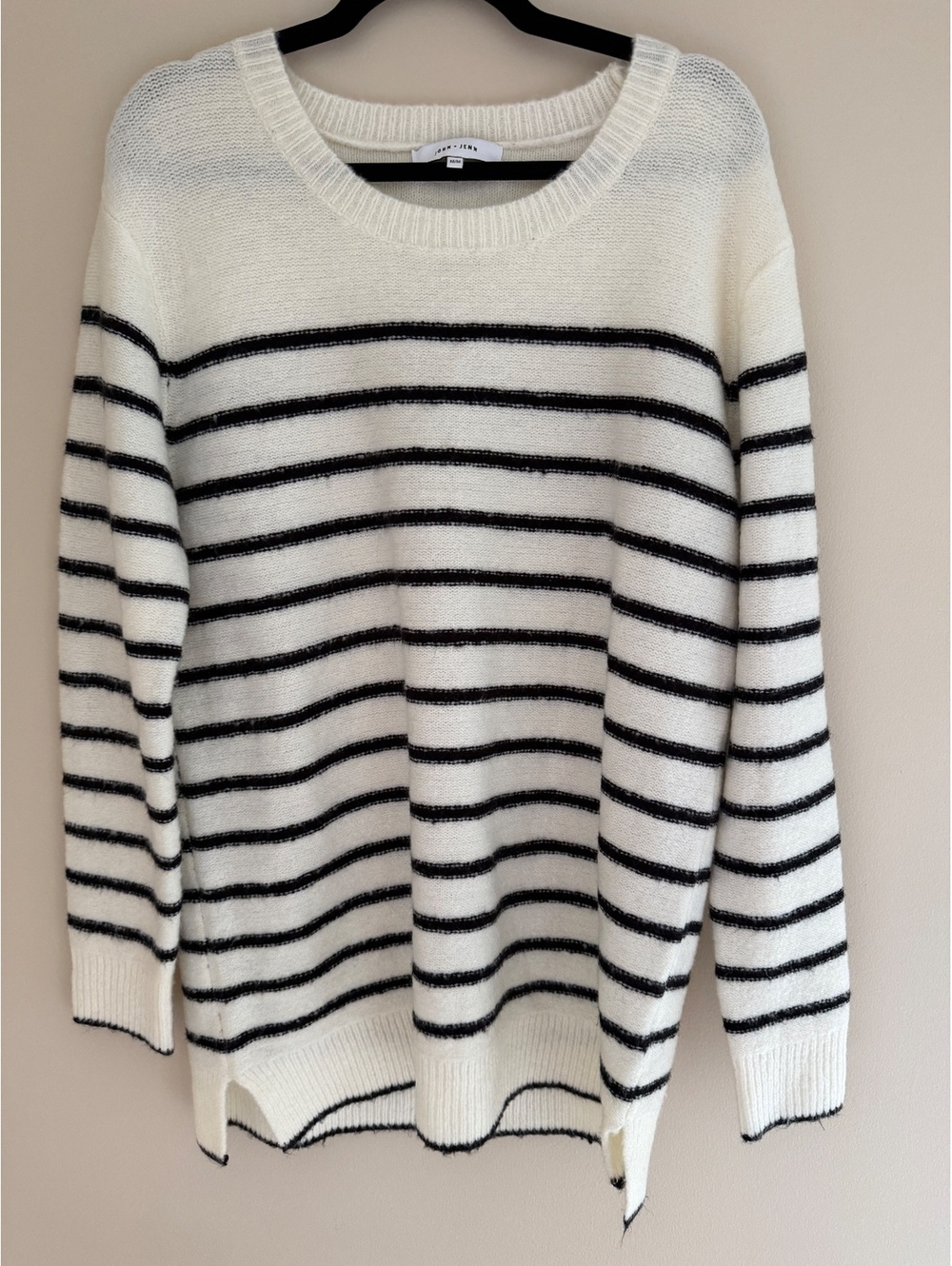 M/L John+Jenn oversized cream/black sweater
